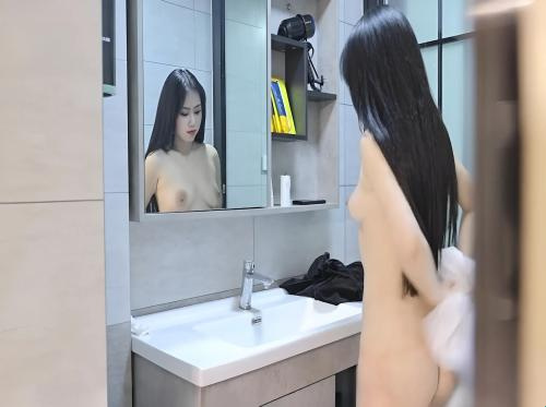 Em gái xinh đẹp trong chung cư