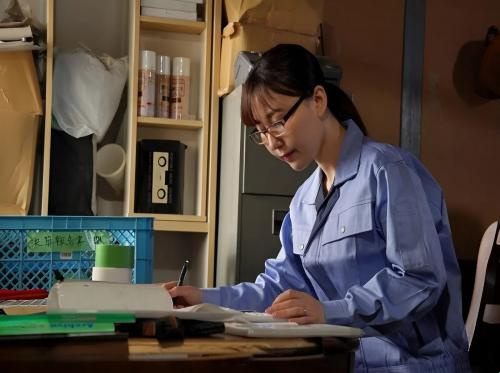 HIếp dâm nữ quản lí kho trong công ty