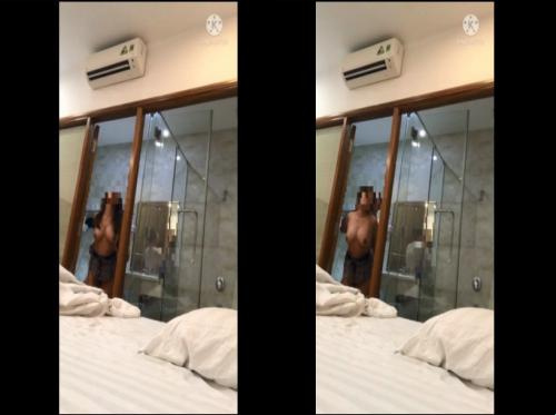 나는 너무 흥분해서 그녀를 화장실에서 채찍질했다