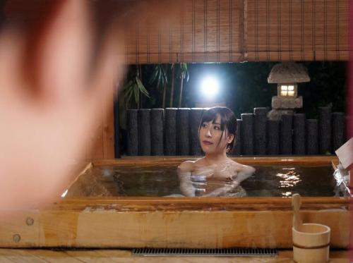 Đụ mẹ vợ trong lúc tắm ở suối nước nóng